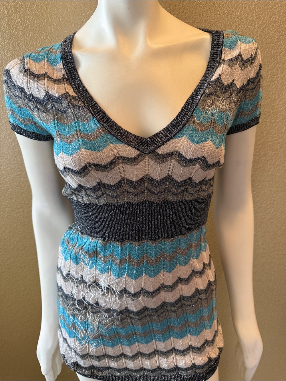 Y2K Vintage Christian Audigier Chevron V-Neck Short Sleeve Top